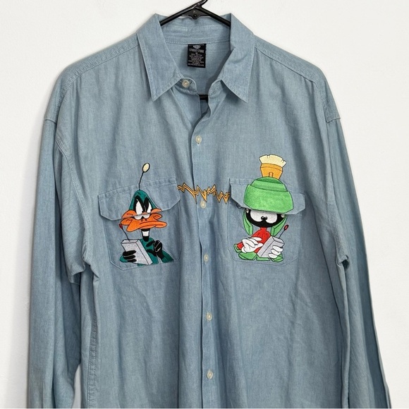 Warner Bros. Vintage 90s Embroidered Daffy Duck Zap Blue Denim Shirt sz M - Picture 2 of 9